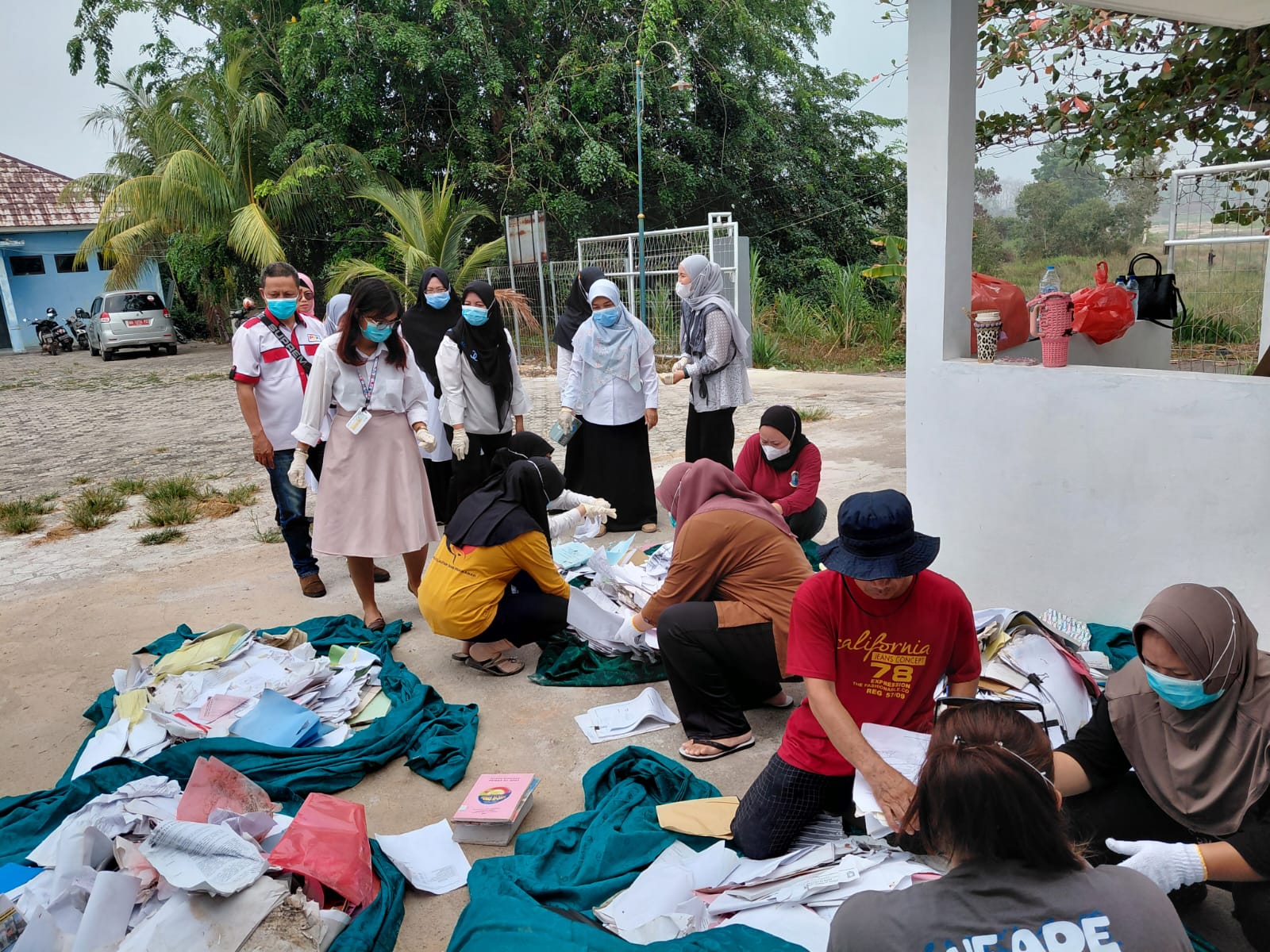 Proses pemilahan dokumen di lingkungan Dinas Kelautan dan Perikanan